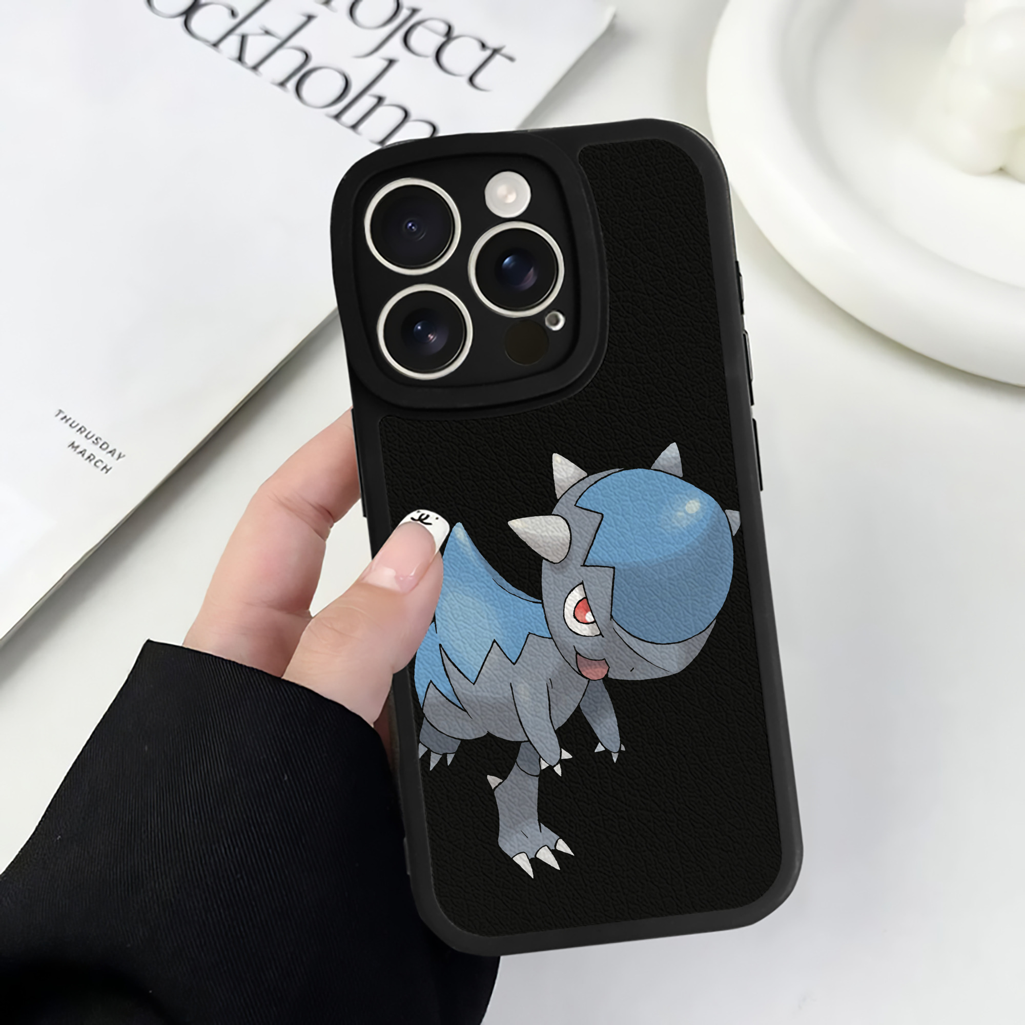（画像用） ポケットモンスター Pokémon 【iPhone 16シリーズ対応】シリコンスマホケース（レザー調） 材質：シリコン